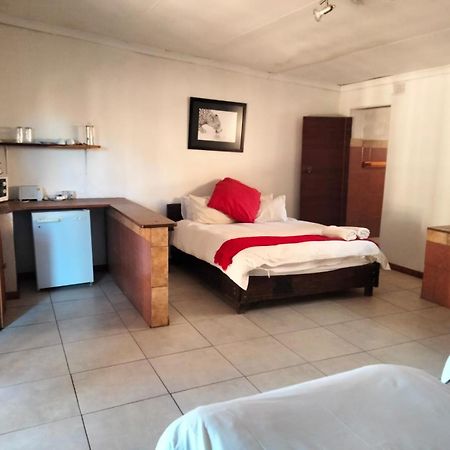 Boskoppie Lion & Tiger Reserve Kroonstad Bagian luar foto